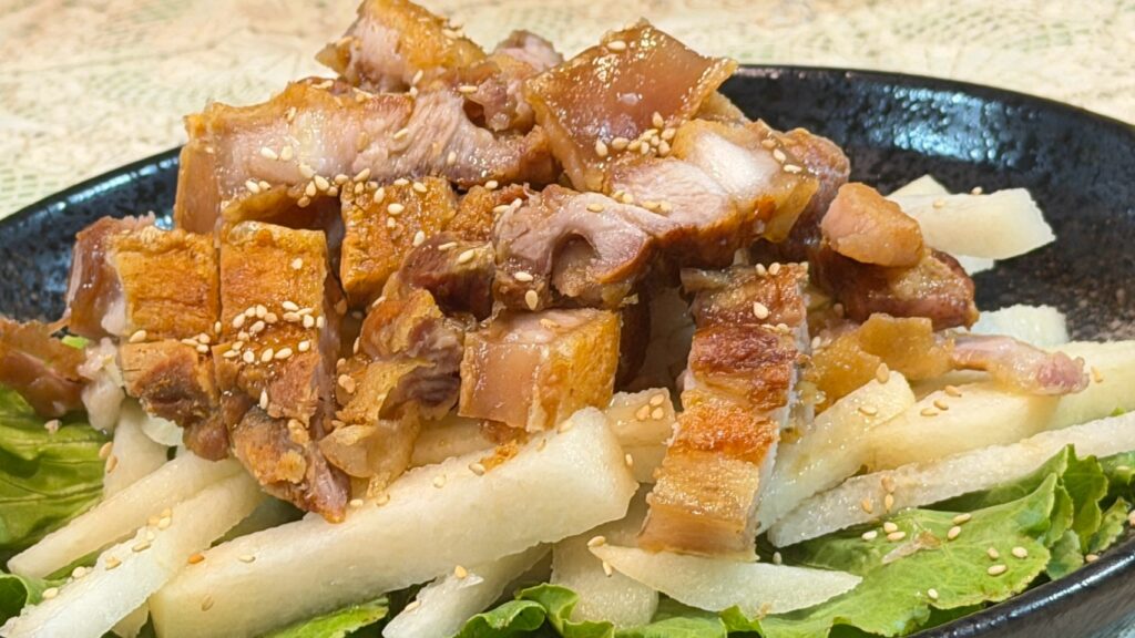 有間小店無菜單料理：脆皮肉塊與清爽配菜